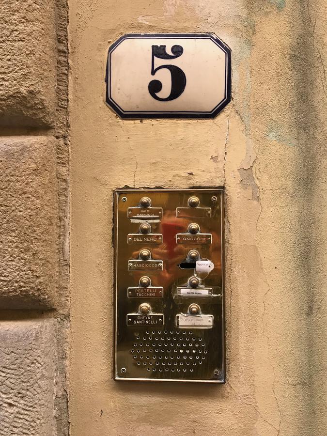 Authentic Flat In The City Center Florenţa Exterior foto